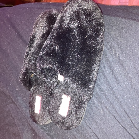 Fuzzy house shoes - Picture 2 of 2